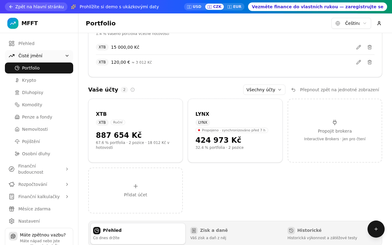 Stránka Portfolio v MFFT: dlaždice účtů XTB (označený jako ruční) a LYNX se zeleným štítkem „Propojeno · synchronizováno před 7 h", vedle nich přerušovaná dlaždice „Propojit brokera · Interactive Brokers · jen pro čtení", pod tím záložky Přehled, Zisk a daně a Historické
